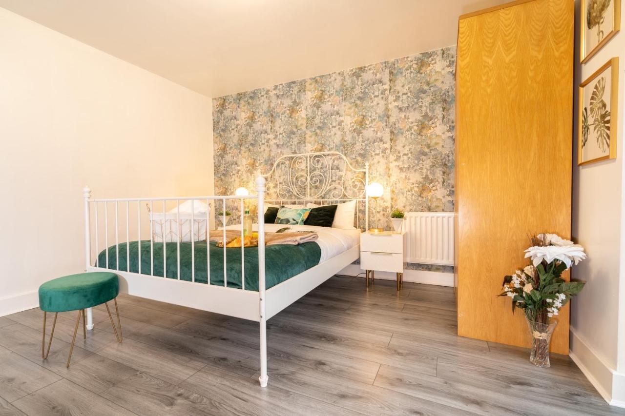 Luxe Place - Netflix & Workspace For 6 Birmingham Eksteriør bilde