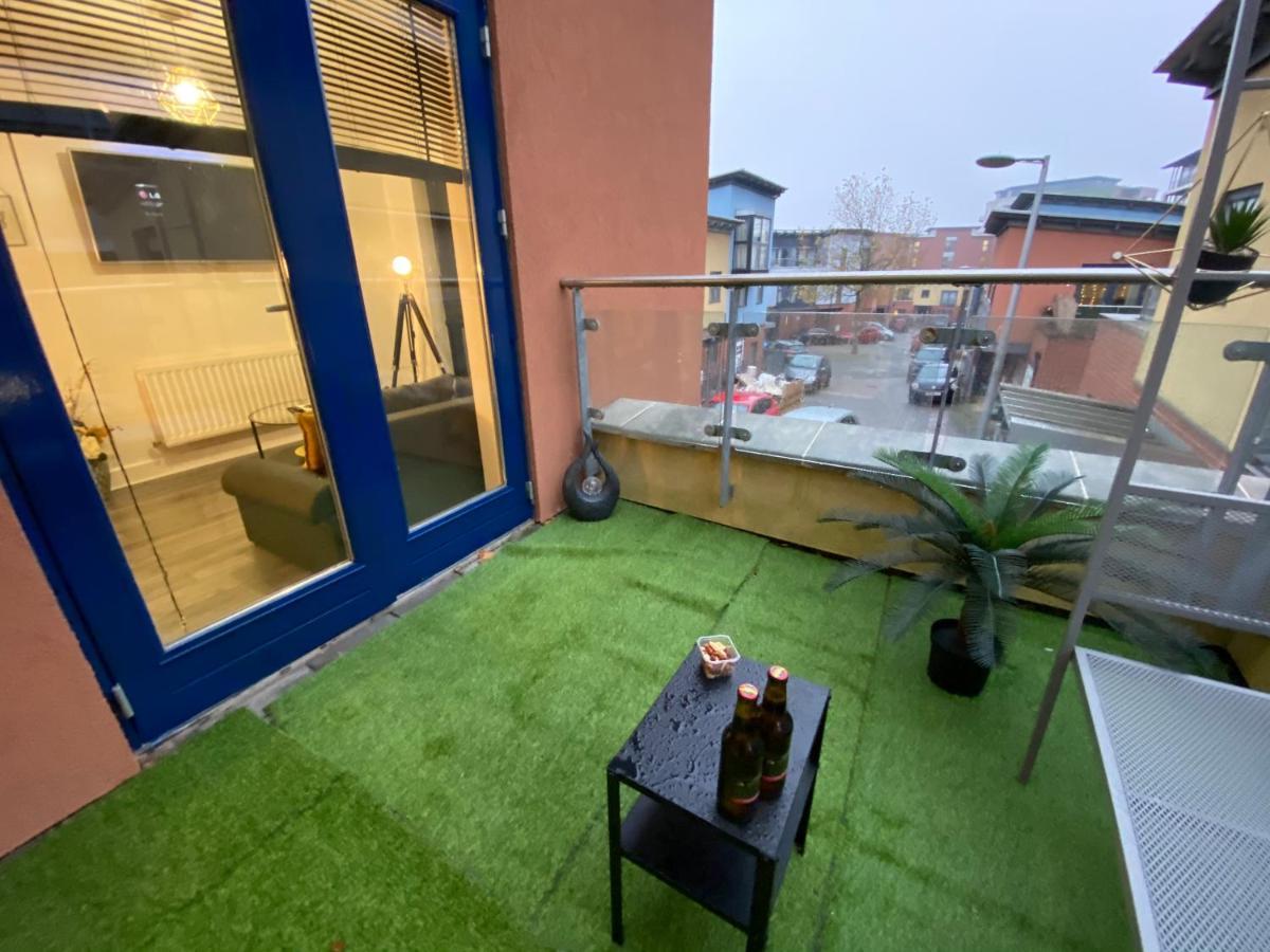 Luxe Place - Netflix & Workspace For 6 Birmingham Eksteriør bilde
